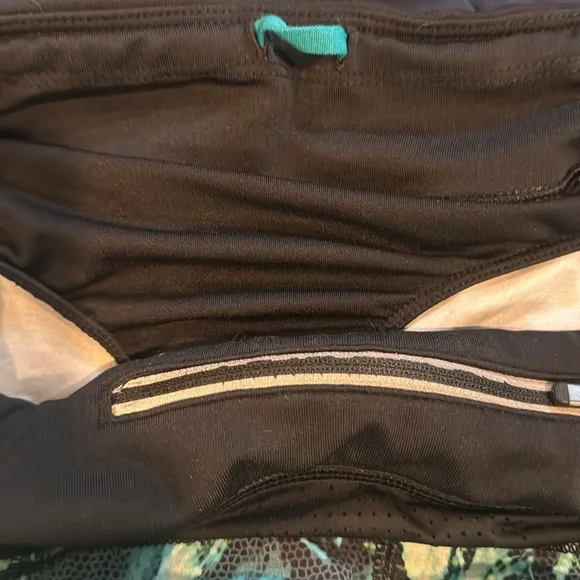 Athleta Running Shorts Size Medium - Picture 5 of 5